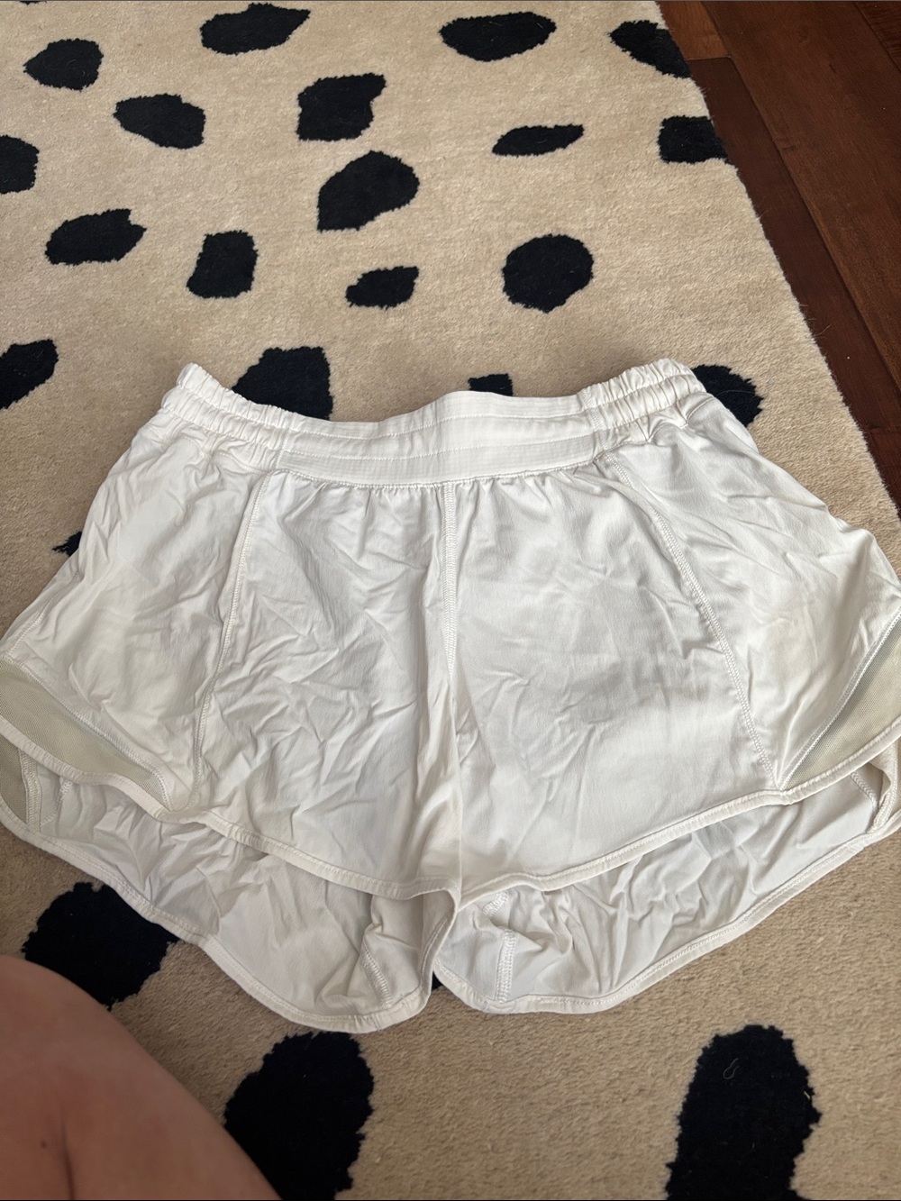 Lululemon whiteWomen's Athletic Shorts 8 tall